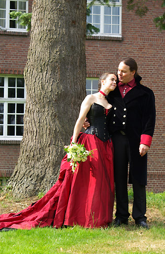 Volute corsets : robe de mariée goth - gothique mariee corset de mariage